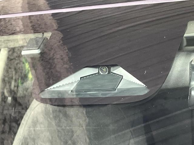 ヴェゼル e:HEV X 純正SDナビ バックカメラ 衝突被害軽減システム 禁煙車 ドラレコ コーナーセンサー スマートキー LEDヘッド ビルトインETC 純正16インチアルミ オートハイビーム 車線逸脱警報 オートライト(3枚目)