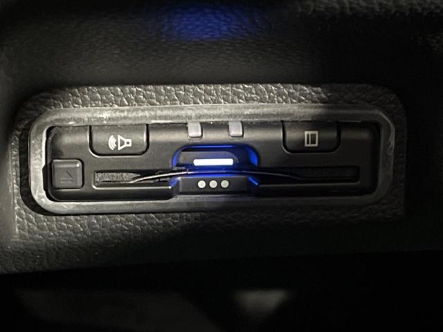 ヴェゼル e:HEV X 純正SDナビ バックカメラ 衝突被害軽減システム 禁煙車 ドラレコ コーナーセンサー スマートキー LEDヘッド ビルトインETC 純正16インチアルミ オートハイビーム 車線逸脱警報 オートライト(7枚目)