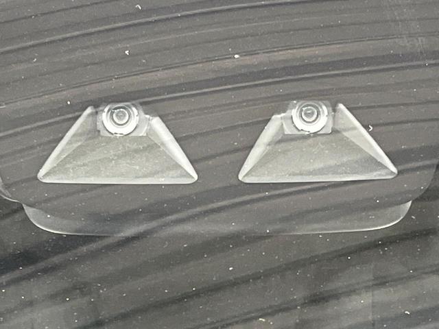 �y�X�}�[�g�A�V�X�g�z���s���ɑO���̎ԗ�����F�����A�Փ˂������Ȏ��͌x��ƃu���[�L�ŏՓˉ���Ɣ�Q�y�����A�V�X�g�B�����S�Ƀh���C�u�����y���݂��������܂��B