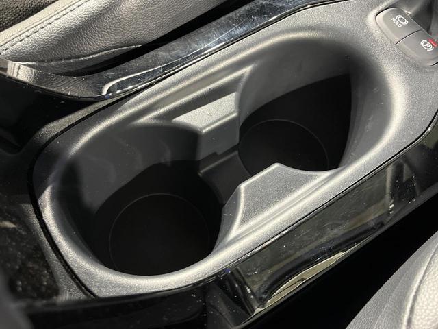 カローラクロス ハイブリッド　Ｚ　全周囲カメラ　衝突被害軽減システム　レーダークルーズ　禁煙車　電動リアゲート　パワーシート　ドラレコ　コーナーセンサー　スマートキー　ＬＥＤヘッド　ＥＴＣ２．０　純正１８インチアルミ　車線逸脱警報（52枚目）