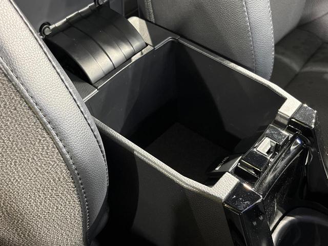 カローラクロス ハイブリッド　Ｚ　全周囲カメラ　衝突被害軽減システム　レーダークルーズ　禁煙車　電動リアゲート　パワーシート　ドラレコ　コーナーセンサー　スマートキー　ＬＥＤヘッド　ＥＴＣ２．０　純正１８インチアルミ　車線逸脱警報（54枚目）