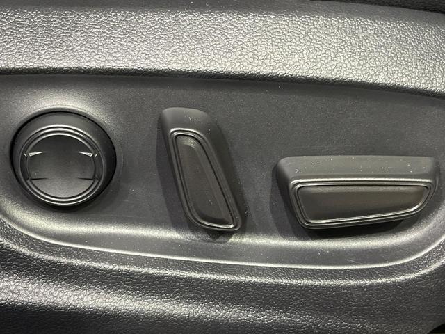 カローラクロス ハイブリッド　Ｚ　全周囲カメラ　衝突被害軽減システム　レーダークルーズ　禁煙車　電動リアゲート　パワーシート　ドラレコ　コーナーセンサー　スマートキー　ＬＥＤヘッド　ＥＴＣ２．０　純正１８インチアルミ　車線逸脱警報（56枚目）