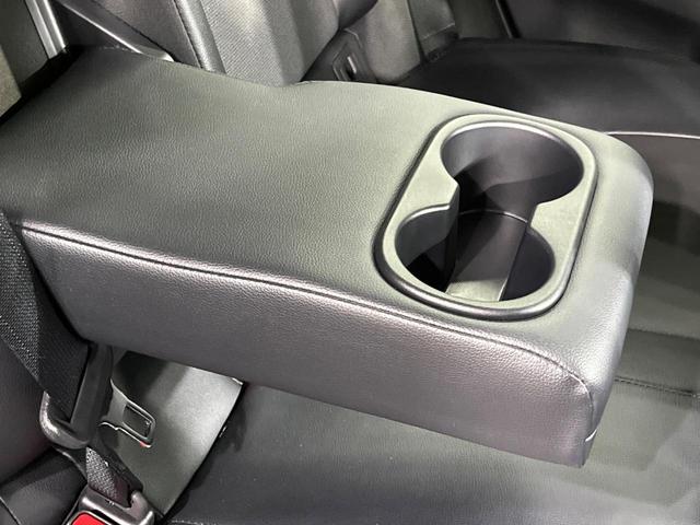 カローラクロス ハイブリッド　Ｚ　全周囲カメラ　衝突被害軽減システム　レーダークルーズ　禁煙車　電動リアゲート　パワーシート　ドラレコ　コーナーセンサー　スマートキー　ＬＥＤヘッド　ＥＴＣ２．０　純正１８インチアルミ　車線逸脱警報（70枚目）