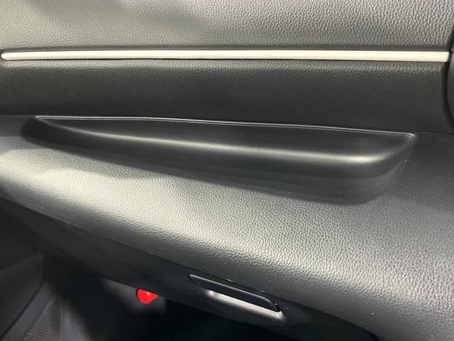 ヤリス Ｚ　全周囲カメラ　衝突被害軽減システム　レーダークルーズ　禁煙車　ドラレコ　コーナーセンサー　スマートキー　ＬＥＤヘッド　ビルトインＥＴＣ　オートライト　オートエアコン　Ｂｌｕｅｔｏｏｔｈ（43枚目）