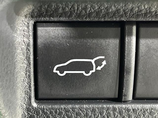 ハリアーハイブリッド Ｚ　レザーパッケージ　純正１２．３インチワイドナビ　全周囲カメラ　ＪＢＬサウンド　衝突軽減　レーダークルーズ　禁煙車　パワーバックドア　本革シート　シートヒーター　パワーシート　コーナーセンサー　スマートキー（6枚目）