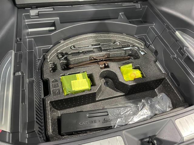 ハリアーハイブリッド Ｚ　レザーパッケージ　純正１２．３インチワイドナビ　全周囲カメラ　ＪＢＬサウンド　衝突軽減　レーダークルーズ　禁煙車　パワーバックドア　本革シート　シートヒーター　パワーシート　コーナーセンサー　スマートキー（41枚目）