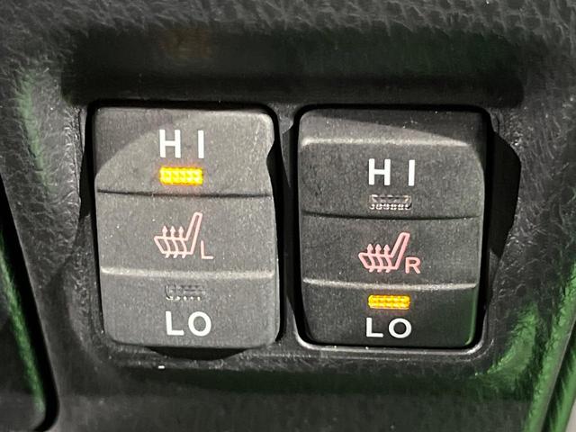 ヴォクシー ハイブリッドＶ　両側電動ドア　純正９インチナビ　バックカメラ　衝突被害軽減システム　レーダークルーズ　禁煙車　スマートキー　ＬＥＤヘッド　ビルトインＥＴＣ　純正１５インチアルミ　車線逸脱警報　シートヒーター（7枚目）