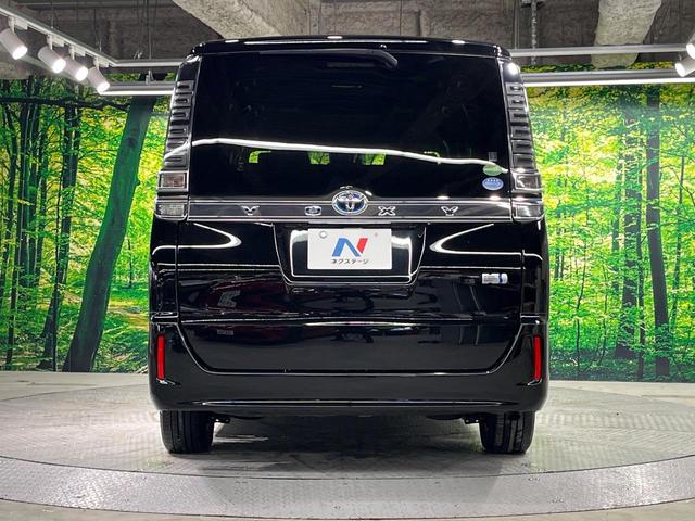 ヴォクシー ハイブリッドＶ　両側電動ドア　純正９インチナビ　バックカメラ　衝突被害軽減システム　レーダークルーズ　禁煙車　スマートキー　ＬＥＤヘッド　ビルトインＥＴＣ　純正１５インチアルミ　車線逸脱警報　シートヒーター（16枚目）