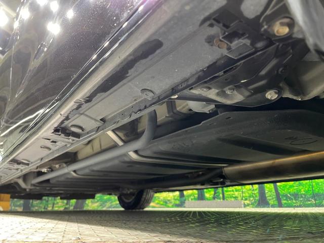 ヴォクシー ハイブリッドＶ　両側電動ドア　純正９インチナビ　バックカメラ　衝突被害軽減システム　レーダークルーズ　禁煙車　スマートキー　ＬＥＤヘッド　ビルトインＥＴＣ　純正１５インチアルミ　車線逸脱警報　シートヒーター（21枚目）