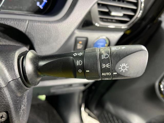 ヴォクシー ハイブリッドＶ　両側電動ドア　純正９インチナビ　バックカメラ　衝突被害軽減システム　レーダークルーズ　禁煙車　スマートキー　ＬＥＤヘッド　ビルトインＥＴＣ　純正１５インチアルミ　車線逸脱警報　シートヒーター（33枚目）