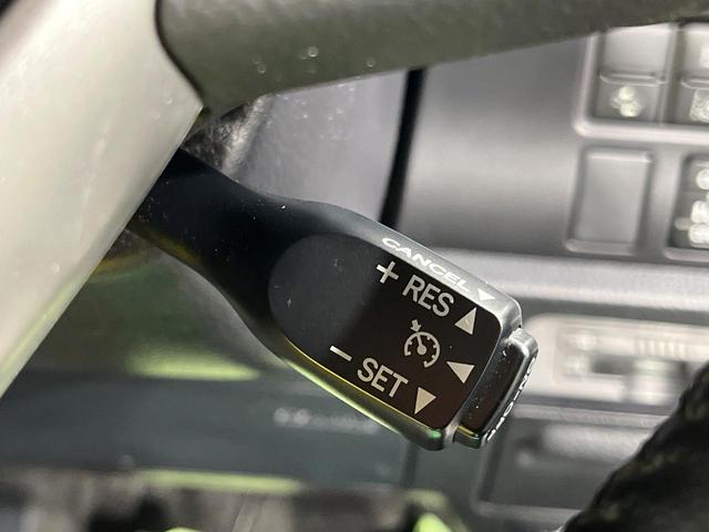 ヴォクシー ハイブリッドＶ　両側電動ドア　純正９インチナビ　バックカメラ　衝突被害軽減システム　レーダークルーズ　禁煙車　スマートキー　ＬＥＤヘッド　ビルトインＥＴＣ　純正１５インチアルミ　車線逸脱警報　シートヒーター（34枚目）