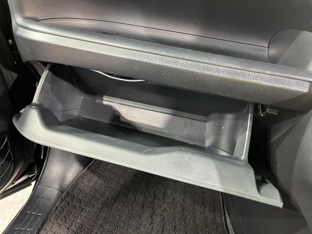 ヴォクシー ハイブリッドＶ　両側電動ドア　純正９インチナビ　バックカメラ　衝突被害軽減システム　レーダークルーズ　禁煙車　スマートキー　ＬＥＤヘッド　ビルトインＥＴＣ　純正１５インチアルミ　車線逸脱警報　シートヒーター（37枚目）