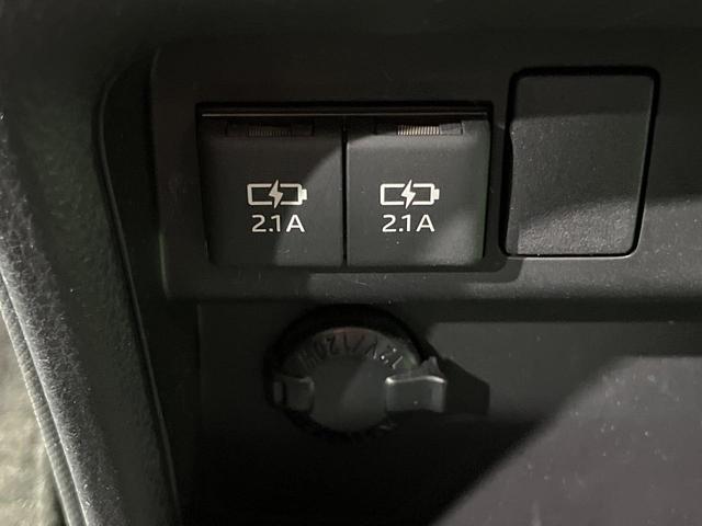 ヴォクシー ハイブリッドＶ　両側電動ドア　純正９インチナビ　バックカメラ　衝突被害軽減システム　レーダークルーズ　禁煙車　スマートキー　ＬＥＤヘッド　ビルトインＥＴＣ　純正１５インチアルミ　車線逸脱警報　シートヒーター（39枚目）