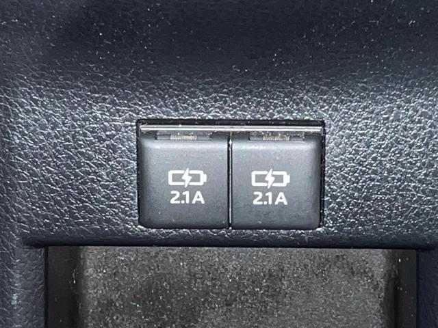 ヴォクシー ハイブリッドＶ　両側電動ドア　純正９インチナビ　バックカメラ　衝突被害軽減システム　レーダークルーズ　禁煙車　スマートキー　ＬＥＤヘッド　ビルトインＥＴＣ　純正１５インチアルミ　車線逸脱警報　シートヒーター（46枚目）