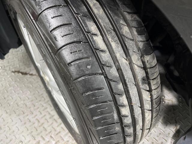 ヴォクシー ハイブリッドＶ　両側電動ドア　純正９インチナビ　バックカメラ　衝突被害軽減システム　レーダークルーズ　禁煙車　スマートキー　ＬＥＤヘッド　ビルトインＥＴＣ　純正１５インチアルミ　車線逸脱警報　シートヒーター（59枚目）