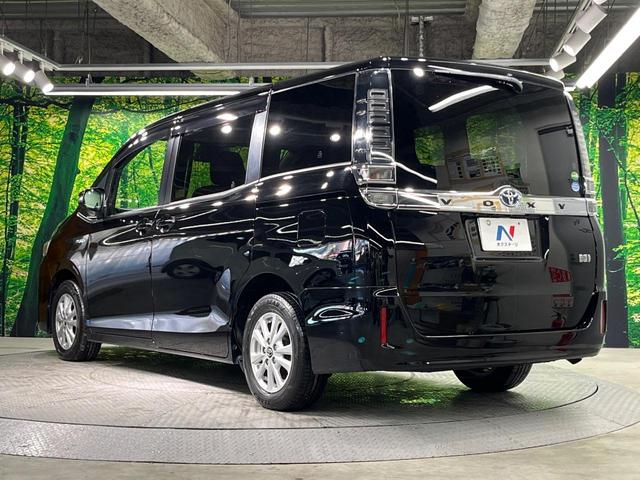 ヴォクシー ハイブリッドＶ　両側電動ドア　純正９インチナビ　バックカメラ　衝突被害軽減システム　レーダークルーズ　禁煙車　スマートキー　ＬＥＤヘッド　ビルトインＥＴＣ　純正１５インチアルミ　車線逸脱警報　シートヒーター（65枚目）