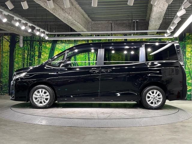 ヴォクシー ハイブリッドＶ　両側電動ドア　純正９インチナビ　バックカメラ　衝突被害軽減システム　レーダークルーズ　禁煙車　スマートキー　ＬＥＤヘッド　ビルトインＥＴＣ　純正１５インチアルミ　車線逸脱警報　シートヒーター（66枚目）