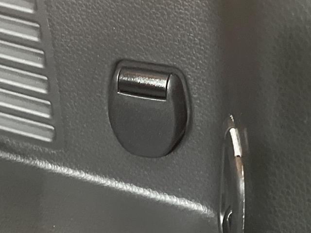 エクストレイル モード・プレミアハイブリッドエマージェンシブレーキＰ　４ＷＤ　純正ＳＤナビ　後席モニター　バックカメラ　衝突被害軽減システム　禁煙車　レザーシート　ドラレコ　スマートキー　ＬＥＤヘッド　ＥＴＣ　純正１８インチアルミ　オートライト　オートエアコン（30枚目）