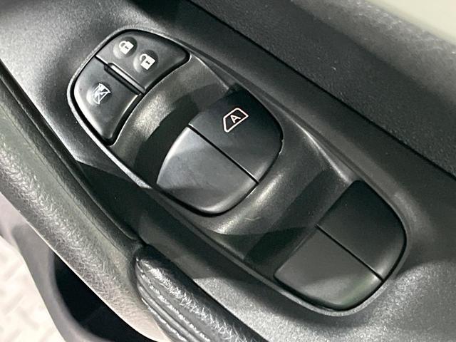 エクストレイル モード・プレミアハイブリッドエマージェンシブレーキＰ　４ＷＤ　純正ＳＤナビ　後席モニター　バックカメラ　衝突被害軽減システム　禁煙車　レザーシート　ドラレコ　スマートキー　ＬＥＤヘッド　ＥＴＣ　純正１８インチアルミ　オートライト　オートエアコン（35枚目）