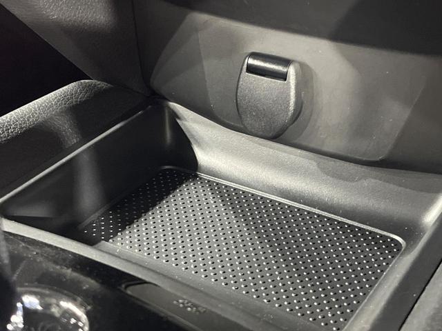 エクストレイル モード・プレミアハイブリッドエマージェンシブレーキＰ　４ＷＤ　純正ＳＤナビ　後席モニター　バックカメラ　衝突被害軽減システム　禁煙車　レザーシート　ドラレコ　スマートキー　ＬＥＤヘッド　ＥＴＣ　純正１８インチアルミ　オートライト　オートエアコン（46枚目）