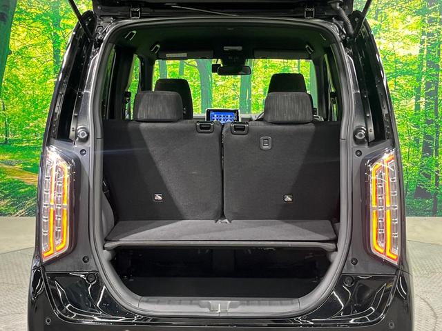 ���i�̂���������ʋ΁A���}���ɏ\���ȉ׎��X�y�[�X���m�ۂ��Ă���܂��B�Z�J���h�V�[�g��|���ƁA�傫�ȉו��̐ύڂ��\�ł���