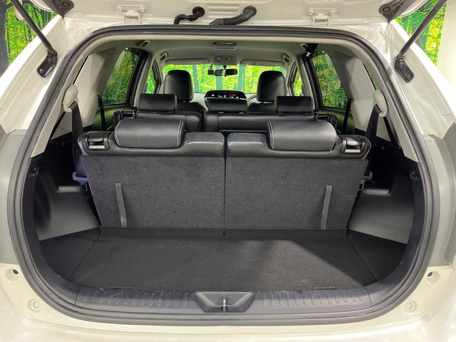 ���i�̂���������ʋ΁A���}���ɏ\���ȉ׎��X�y�[�X���m�ۂ��Ă���܂��B�Z�J���h�V�[�g��|���ƁA�傫�ȉו��̐ύڂ��\�ł���