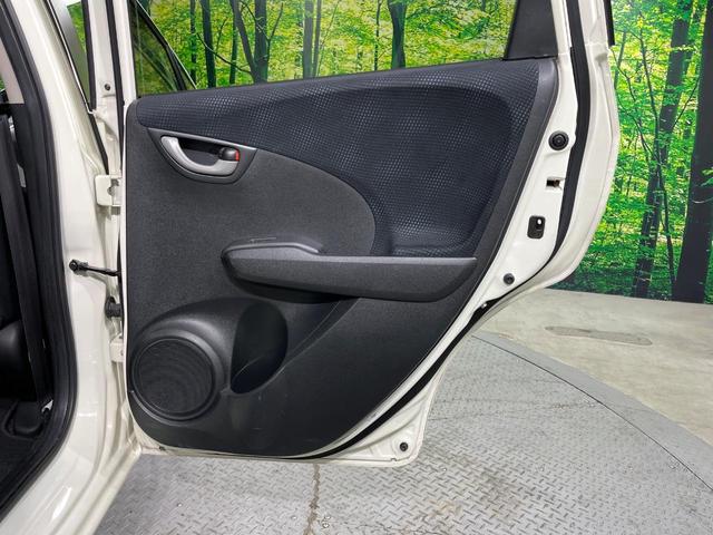 フィット Ｇ　ＭＴ車　ＳＤナビ　バックカメラ　禁煙車　ドライブレコーダー　ＥＴＣ　Ｂｌｕｅｔｏｏｔｈ　フルセグＴＶ　ＣＤ再生（39枚目）