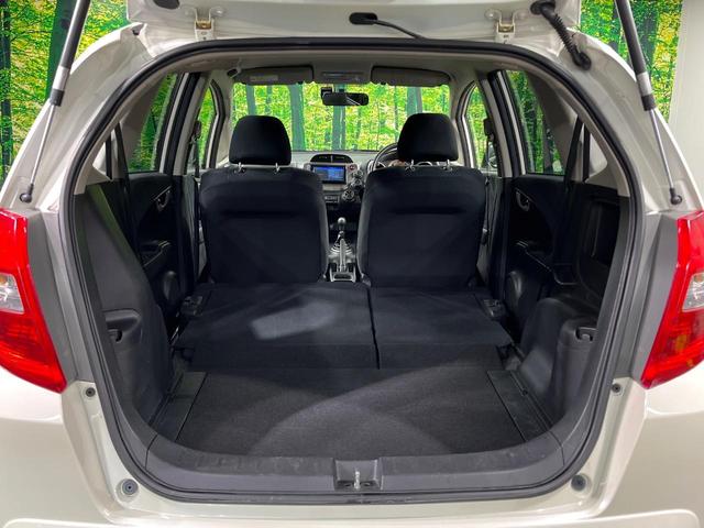 フィット Ｇ　ＭＴ車　ＳＤナビ　バックカメラ　禁煙車　ドライブレコーダー　ＥＴＣ　Ｂｌｕｅｔｏｏｔｈ　フルセグＴＶ　ＣＤ再生（42枚目）