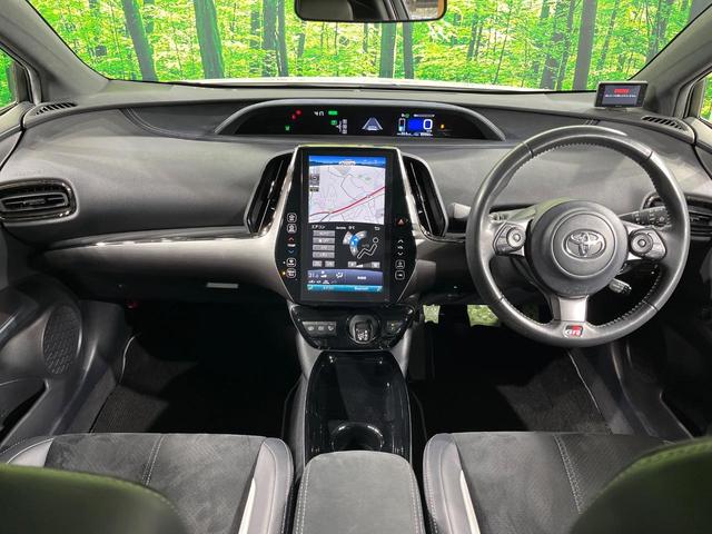 プリウスＰＨＶ Ｓナビパッケージ・ＧＲスポーツ　１１．６インチメーカーナビ　バックカメラ　衝突被害軽減システム　禁煙車　ハーフレザーシート　スマートキー　ＬＥＤヘッド　ＥＴＣ２．０　純正１８インチアルミ　車線逸脱警報　オートライト　オートエアコン（2枚目）