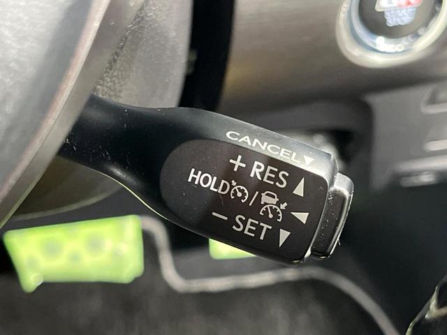 プリウスＰＨＶ Ｓナビパッケージ・ＧＲスポーツ　１１．６インチメーカーナビ　バックカメラ　衝突被害軽減システム　禁煙車　ハーフレザーシート　スマートキー　ＬＥＤヘッド　ＥＴＣ２．０　純正１８インチアルミ　車線逸脱警報　オートライト　オートエアコン（6枚目）