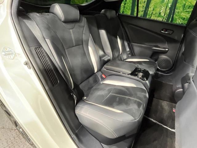 プリウスＰＨＶ Ｓナビパッケージ・ＧＲスポーツ　１１．６インチメーカーナビ　バックカメラ　衝突被害軽減システム　禁煙車　ハーフレザーシート　スマートキー　ＬＥＤヘッド　ＥＴＣ２．０　純正１８インチアルミ　車線逸脱警報　オートライト　オートエアコン（9枚目）