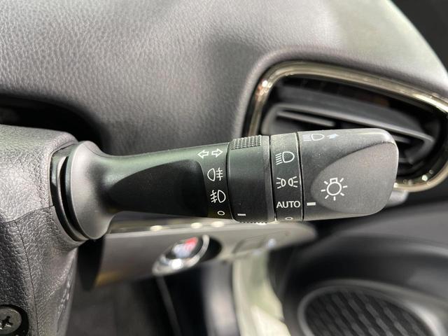 プリウスＰＨＶ Ｓナビパッケージ・ＧＲスポーツ　１１．６インチメーカーナビ　バックカメラ　衝突被害軽減システム　禁煙車　ハーフレザーシート　スマートキー　ＬＥＤヘッド　ＥＴＣ２．０　純正１８インチアルミ　車線逸脱警報　オートライト　オートエアコン（31枚目）