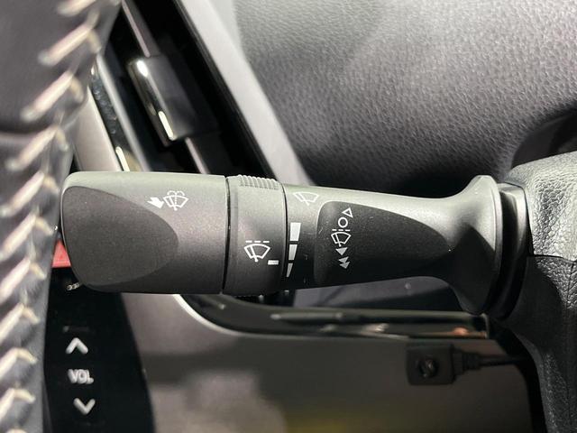 プリウスＰＨＶ Ｓナビパッケージ・ＧＲスポーツ　１１．６インチメーカーナビ　バックカメラ　衝突被害軽減システム　禁煙車　ハーフレザーシート　スマートキー　ＬＥＤヘッド　ＥＴＣ２．０　純正１８インチアルミ　車線逸脱警報　オートライト　オートエアコン（32枚目）