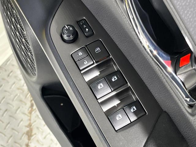 プリウスＰＨＶ Ｓナビパッケージ・ＧＲスポーツ　１１．６インチメーカーナビ　バックカメラ　衝突被害軽減システム　禁煙車　ハーフレザーシート　スマートキー　ＬＥＤヘッド　ＥＴＣ２．０　純正１８インチアルミ　車線逸脱警報　オートライト　オートエアコン（40枚目）