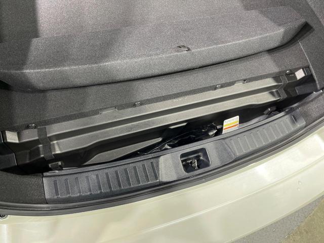 プリウスＰＨＶ Ｓナビパッケージ・ＧＲスポーツ　１１．６インチメーカーナビ　バックカメラ　衝突被害軽減システム　禁煙車　ハーフレザーシート　スマートキー　ＬＥＤヘッド　ＥＴＣ２．０　純正１８インチアルミ　車線逸脱警報　オートライト　オートエアコン（49枚目）