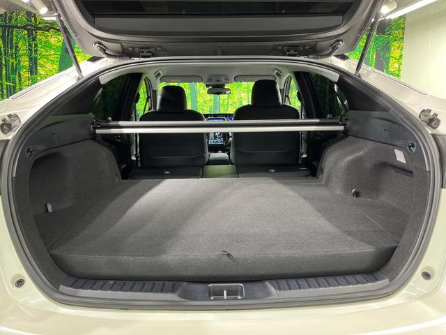 プリウスＰＨＶ Ｓナビパッケージ・ＧＲスポーツ　１１．６インチメーカーナビ　バックカメラ　衝突被害軽減システム　禁煙車　ハーフレザーシート　スマートキー　ＬＥＤヘッド　ＥＴＣ２．０　純正１８インチアルミ　車線逸脱警報　オートライト　オートエアコン（50枚目）