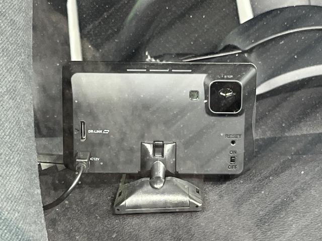 プリウスＰＨＶ Ｓナビパッケージ・ＧＲスポーツ　１１．６インチメーカーナビ　バックカメラ　衝突被害軽減システム　禁煙車　ハーフレザーシート　スマートキー　ＬＥＤヘッド　ＥＴＣ２．０　純正１８インチアルミ　車線逸脱警報　オートライト　オートエアコン（54枚目）