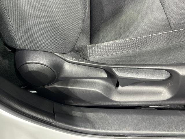 プリウス G 純正8型DA バックカメラ 衝突被害軽減システム 禁煙車 ドラレコ コーナーセンサー スマートキー LEDヘッド ビルトインETC 純正19インチアルミ オートハイビーム 車線逸脱警報 オートライト(39枚目)