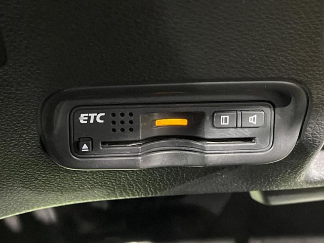 ヴェゼル ハイブリッドＸ　バックカメラ　衝突被害軽減システム　禁煙車　ドラレコ　スマートキー　ＬＥＤヘッド　ビルトインＥＴＣ　純正１６インチアルミ　車線逸脱警報　オートライト　オートエアコン　ＣＤ　フルセグ　ＬＥＤフォグ（6枚目）