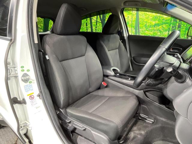 ヴェゼル ハイブリッドＸ　バックカメラ　衝突被害軽減システム　禁煙車　ドラレコ　スマートキー　ＬＥＤヘッド　ビルトインＥＴＣ　純正１６インチアルミ　車線逸脱警報　オートライト　オートエアコン　ＣＤ　フルセグ　ＬＥＤフォグ（8枚目）