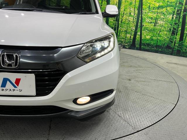 ヴェゼル ハイブリッドＸ　バックカメラ　衝突被害軽減システム　禁煙車　ドラレコ　スマートキー　ＬＥＤヘッド　ビルトインＥＴＣ　純正１６インチアルミ　車線逸脱警報　オートライト　オートエアコン　ＣＤ　フルセグ　ＬＥＤフォグ（12枚目）