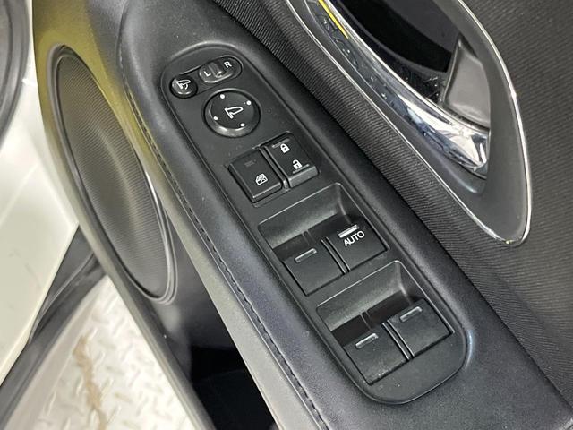 ヴェゼル ハイブリッドＸ　バックカメラ　衝突被害軽減システム　禁煙車　ドラレコ　スマートキー　ＬＥＤヘッド　ビルトインＥＴＣ　純正１６インチアルミ　車線逸脱警報　オートライト　オートエアコン　ＣＤ　フルセグ　ＬＥＤフォグ（45枚目）