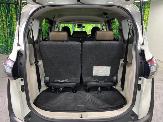 シエンタ ハイブリッドＧ　両側電動ドア　純正ＳＤナビ　バックカメラ　衝突被害軽減システム　シートヒーター　ドラレコ　コーナーセンサー　スマートキー　ＬＥＤヘッド　ビルトインＥＴＣ　純正１５インチアルミ　オートハイビーム（11枚目）