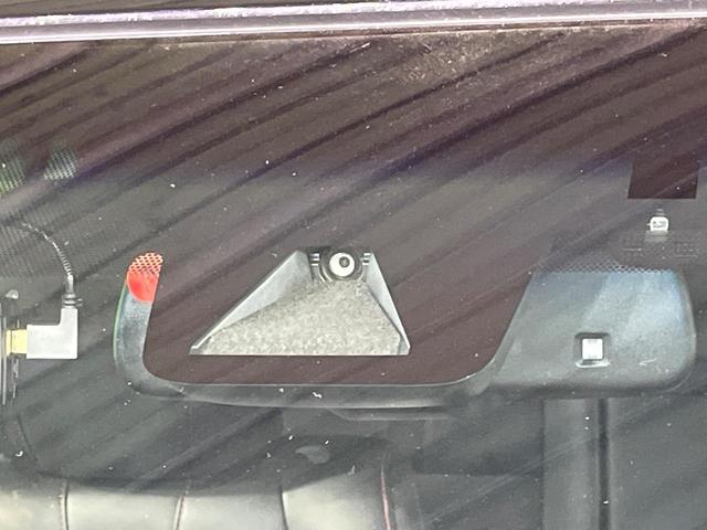 ハリアー プレミアム　モデリスタエアロ　メーカー９インチナビ　シーケンシャルＬＥＤヘッドランプ　バックカメラ　レーダークルーズ　禁煙車　ハーフレザーシート　パワーシート　スマートキー　コーナーセンサー（3枚目）