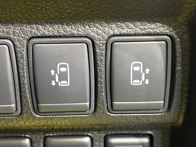 エルグランド 250ハイウェイスターS アーバンクロム 両側電動ドア SDナビ 後席モニター バックカメラ ハーフレザーシート ドラレコ スマートキー LEDヘッド ビルトインETC クルコン 純正18インチアルミ オートライト デュアルエアコン(4枚目)