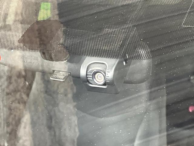 プリウス Ｓ　純正ＳＤナビ　バックカメラ　ドラレコ　スマートキー　ＨＩＤヘッド　ビルトインＥＴＣ　純正１５インチアルミ　オートライト　オートエアコン　Ｂｌｕｅｔｏｏｔｈ　ＣＤ　フルセグ　ＨＩＤフォグ（5枚目）