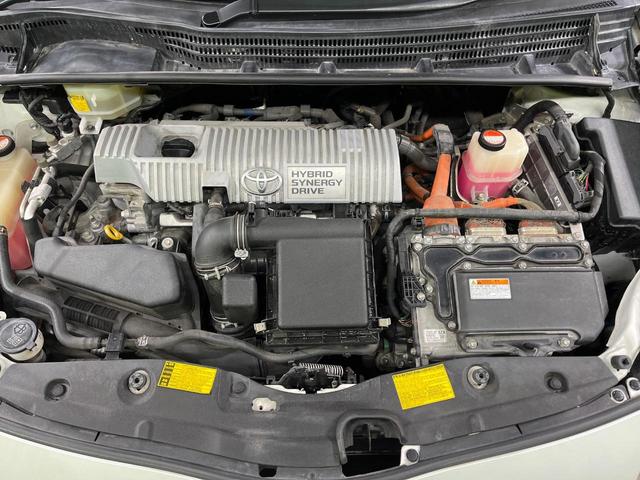 プリウス Ｓ　純正ＳＤナビ　バックカメラ　ドラレコ　スマートキー　ＨＩＤヘッド　ビルトインＥＴＣ　純正１５インチアルミ　オートライト　オートエアコン　Ｂｌｕｅｔｏｏｔｈ　ＣＤ　フルセグ　ＨＩＤフォグ（18枚目）