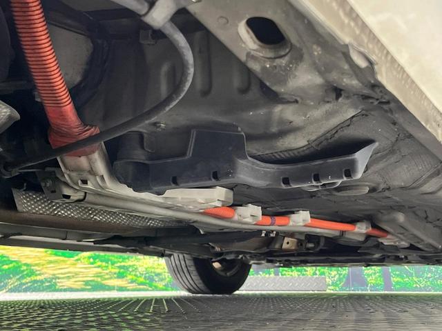 プリウス Ｓ　純正ＳＤナビ　バックカメラ　ドラレコ　スマートキー　ＨＩＤヘッド　ビルトインＥＴＣ　純正１５インチアルミ　オートライト　オートエアコン　Ｂｌｕｅｔｏｏｔｈ　ＣＤ　フルセグ　ＨＩＤフォグ（21枚目）