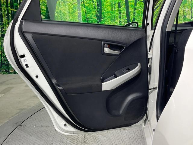 プリウス Ｓ　純正ＳＤナビ　バックカメラ　ドラレコ　スマートキー　ＨＩＤヘッド　ビルトインＥＴＣ　純正１５インチアルミ　オートライト　オートエアコン　Ｂｌｕｅｔｏｏｔｈ　ＣＤ　フルセグ　ＨＩＤフォグ（27枚目）