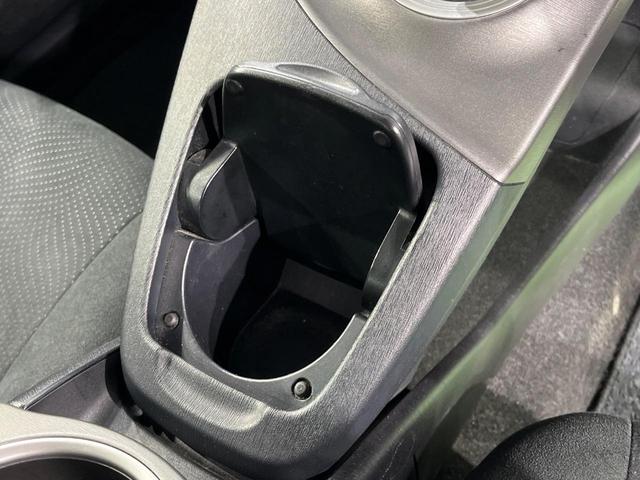 プリウス Ｓ　純正ＳＤナビ　バックカメラ　ドラレコ　スマートキー　ＨＩＤヘッド　ビルトインＥＴＣ　純正１５インチアルミ　オートライト　オートエアコン　Ｂｌｕｅｔｏｏｔｈ　ＣＤ　フルセグ　ＨＩＤフォグ（47枚目）